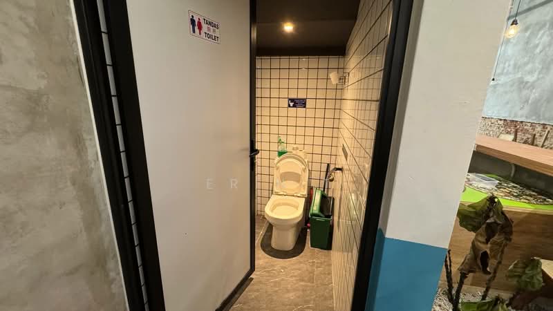 Kedai untuk Disewa di George Town (Penang) - Erin T - Bathroom - PropertyGuru.com.my
