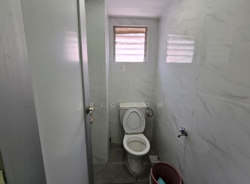 Pejabat untuk Disewa di Bandar Puteri Puchong (Puchong) - Eric How - Bathroom - PropertyGuru.com.my