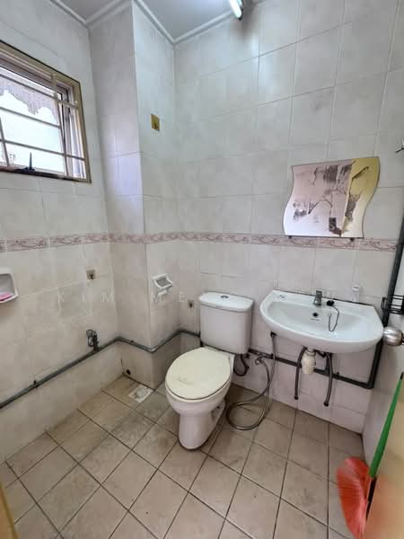 Rumah Teres 2 Tingkat untuk Dijual di Taman Usahawan (Kepong) - Kim Meng Lew - Bathroom - PropertyGuru.com.my