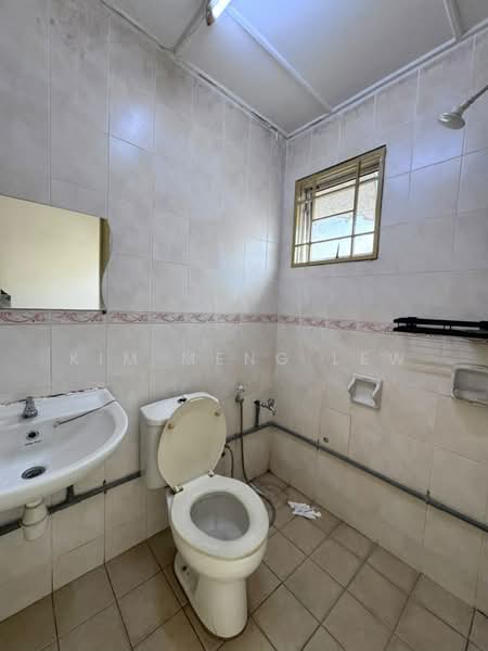 Rumah Teres 2 Tingkat untuk Dijual di Taman Usahawan (Kepong) - Kim Meng Lew - Bathroom - PropertyGuru.com.my
