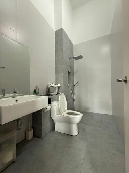Rumah Teres 2 Tingkat untuk Dijual di Eco Majestic (Semenyih) - Jeff Cheah - Bathroom - PropertyGuru.com.my