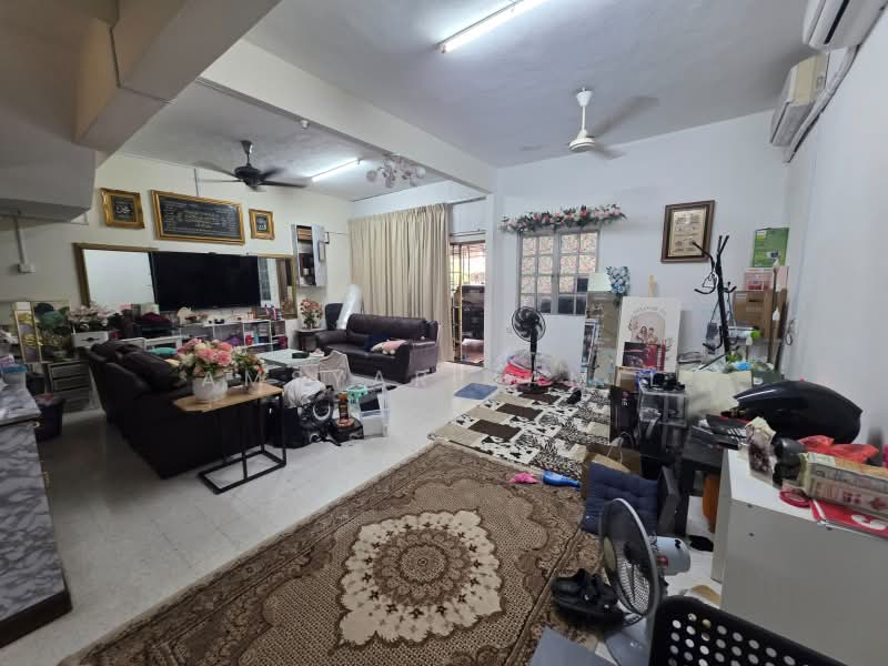 Rumah Teres 2 Tingkat untuk Dijual di Shah Alam (Selangor) - Amsyar Jamil - Living Room - PropertyGuru.com.my