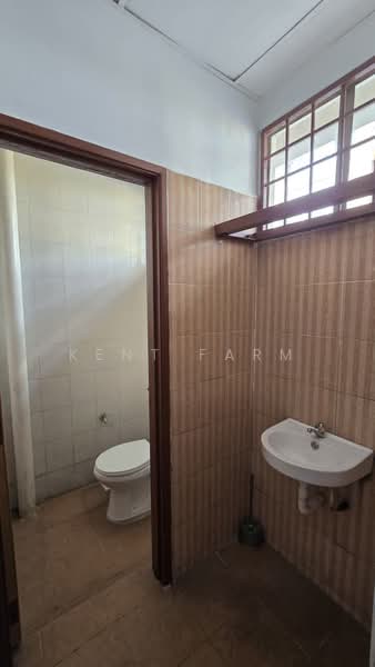 Shop for Rent in Desa Latania (Shah Alam) - KEN FARM - Bathroom - PropertyGuru.com.my