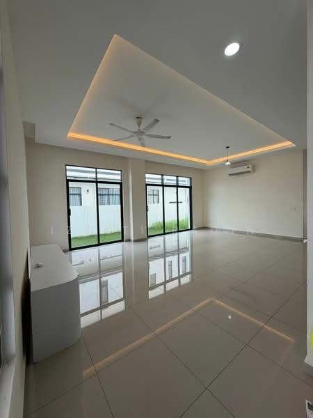 Rumah Berkembar untuk Disewa di Kuala Selangor (Selangor) - Izzati Radin - Living Room - PropertyGuru.com.my