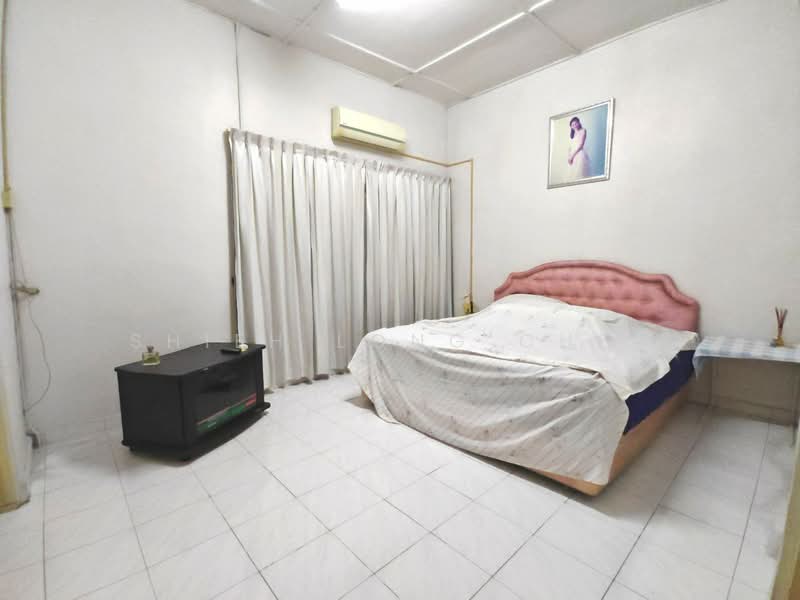 Rumah Teres 2 Tingkat untuk Dijual di Permas Jaya (Johor Bahru) - Shieh Long Chen - Bedroom - PropertyGuru.com.my