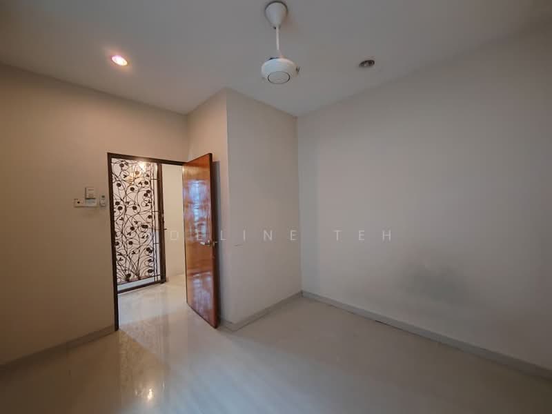 Rumah Teres 2 Tingkat untuk Dijual di Taman Desa (Kuala Lumpur) - Adeline Teh - Entrance - PropertyGuru.com.my