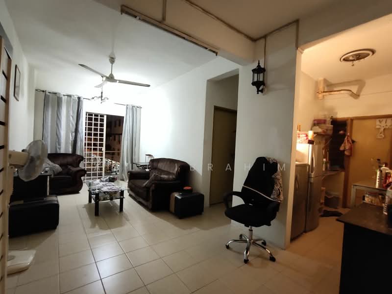 Pangsapuri untuk Dijual di Apartment Minang Ria 2 - Azli Ibrahim - Living Room - PropertyGuru.com.my