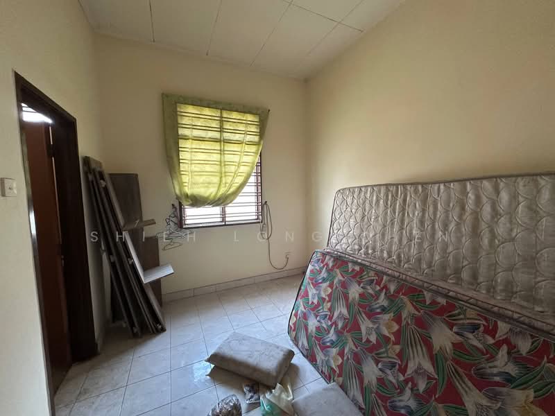 Rumah Teres 2 Tingkat untuk Dijual di Bandar Putra (Kulai) - Shieh Long Chen - Bedroom - PropertyGuru.com.my