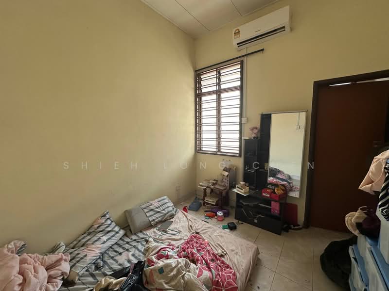 Rumah Teres 2 Tingkat untuk Dijual di Bandar Putra (Kulai) - Shieh Long Chen - Bedroom - PropertyGuru.com.my