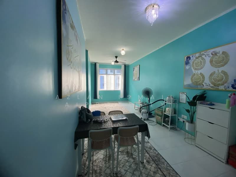 Apartment for Sale at Pangsapuri Kasturi Bandar Dato Onn - Azlan Ismail aiproperty - Living Room - PropertyGuru.com.my