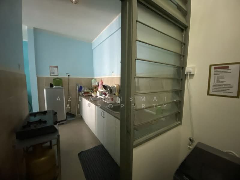 Apartment for Sale at Pangsapuri Kasturi Bandar Dato Onn - Azlan Ismail aiproperty - Kitchen - PropertyGuru.com.my