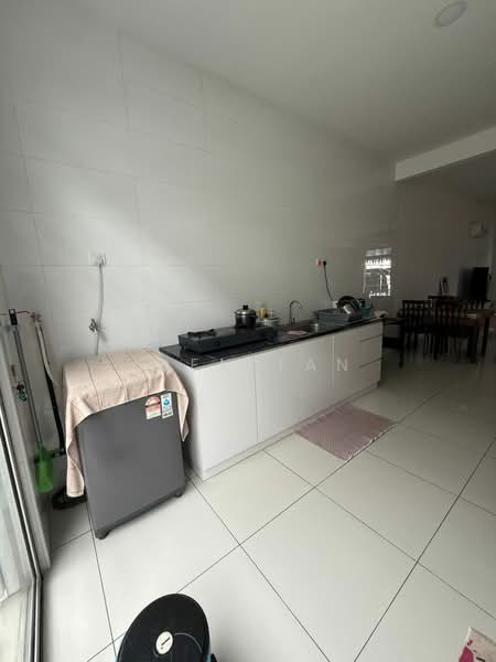 Rumah Teres 2 Tingkat untuk Dijual di Setia Eco Gardens (Gelang Patah) - Iden Tan - Kitchen - PropertyGuru.com.my