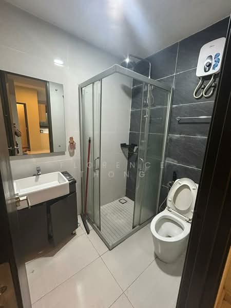 Kondominium untuk Disewa di Bay Point @ Country Garden Danga Bay - Florence Thong - Bathroom - PropertyGuru.com.my