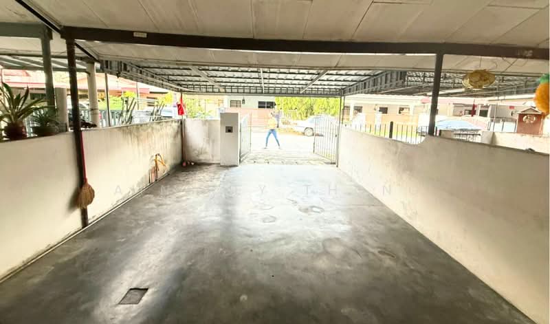 1.5-storey Terraced House for Sale in Ipoh (Perak) - Ainsley Thong - Car Park - PropertyGuru.com.my