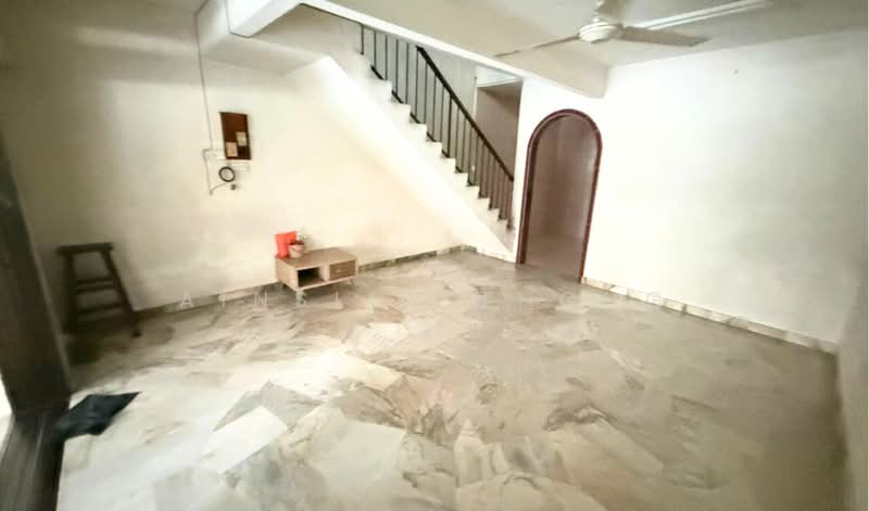 1.5-storey Terraced House for Sale in Ipoh (Perak) - Ainsley Thong - Living Room - PropertyGuru.com.my