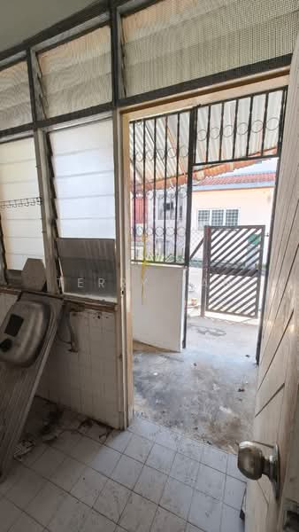 Rumah Teres 2 Tingkat untuk Dijual di Taman Molek (Johor Bahru) - Terry Tan - Entrance - PropertyGuru.com.my