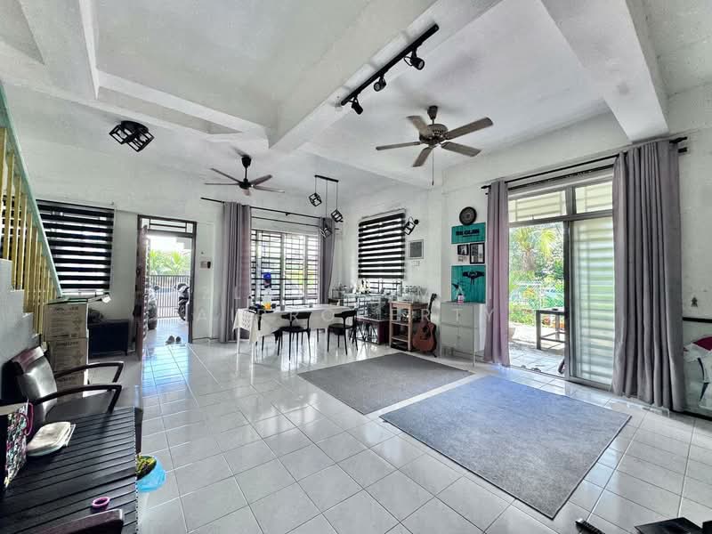 2-storey Terraced House for Sale in Taman Scientex Pasir Gudang (Pasir Gudang) - Azlan Ismail aiproperty - Living Room - PropertyGuru.com.my