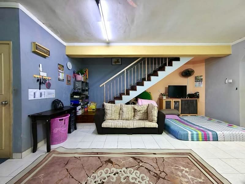 Rumah Teres 2 Tingkat untuk Dijual di Taman Setia 2 (Balakong) - Azli Ibrahim - Living Room - PropertyGuru.com.my