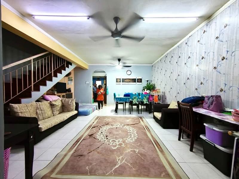 Rumah Teres 2 Tingkat untuk Dijual di Taman Setia 2 (Balakong) - Azli Ibrahim - Living Room - PropertyGuru.com.my