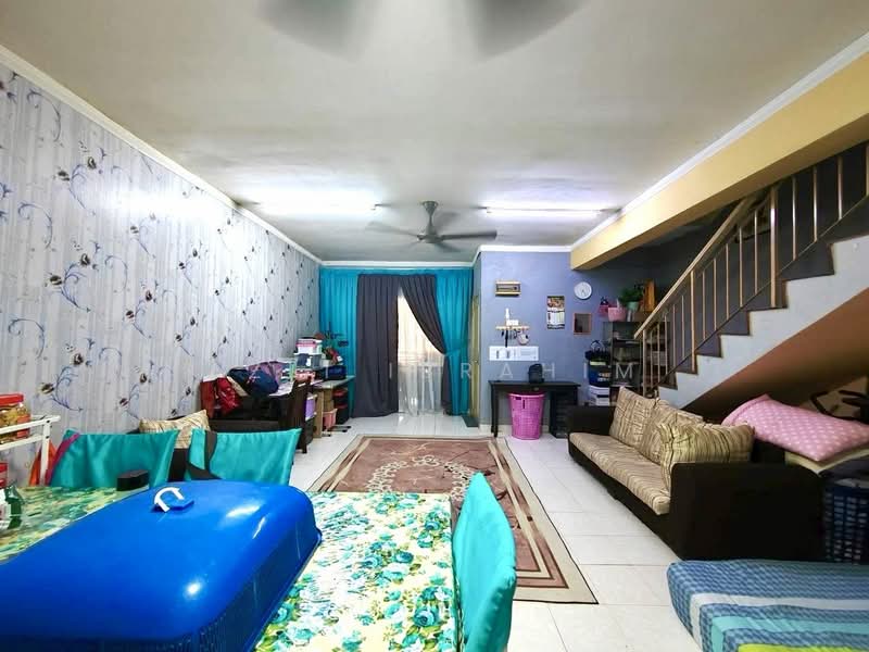 Rumah Teres 2 Tingkat untuk Dijual di Taman Setia 2 (Balakong) - Azli Ibrahim - Living Room - PropertyGuru.com.my