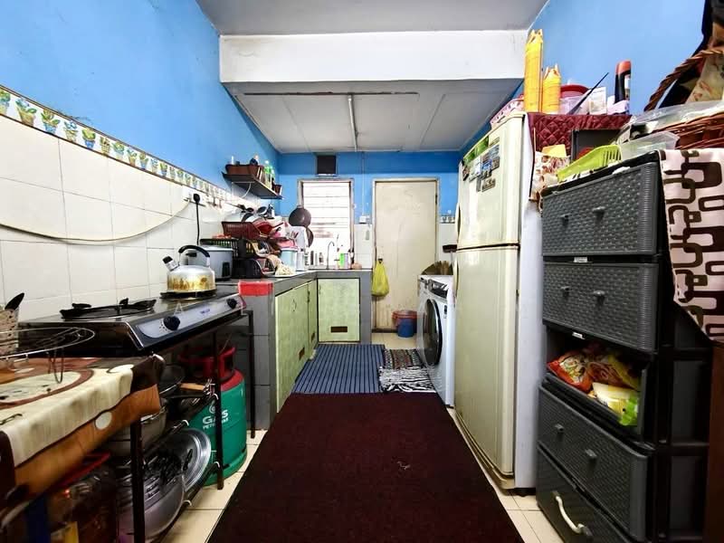 Rumah Teres 2 Tingkat untuk Dijual di Taman Setia 2 (Balakong) - Azli Ibrahim - Kitchen - PropertyGuru.com.my
