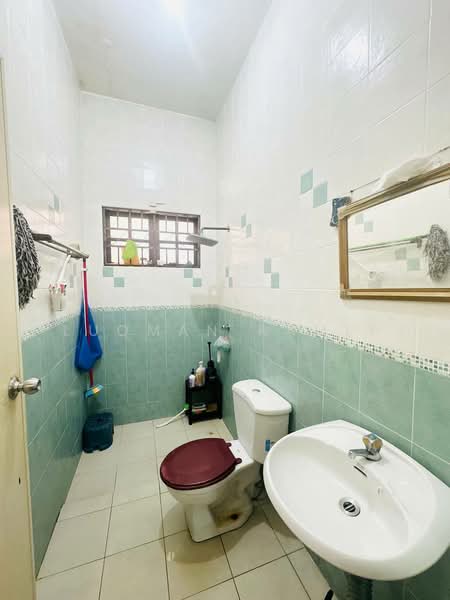 Semi-Detached House for Sale in Taman Taming Jaya (Balakong) - Luqman Ramli - Bathroom - PropertyGuru.com.my