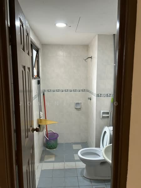 Kondominium untuk Disewa di Pelangi Astana - Joanne Diong - Bathroom - PropertyGuru.com.my