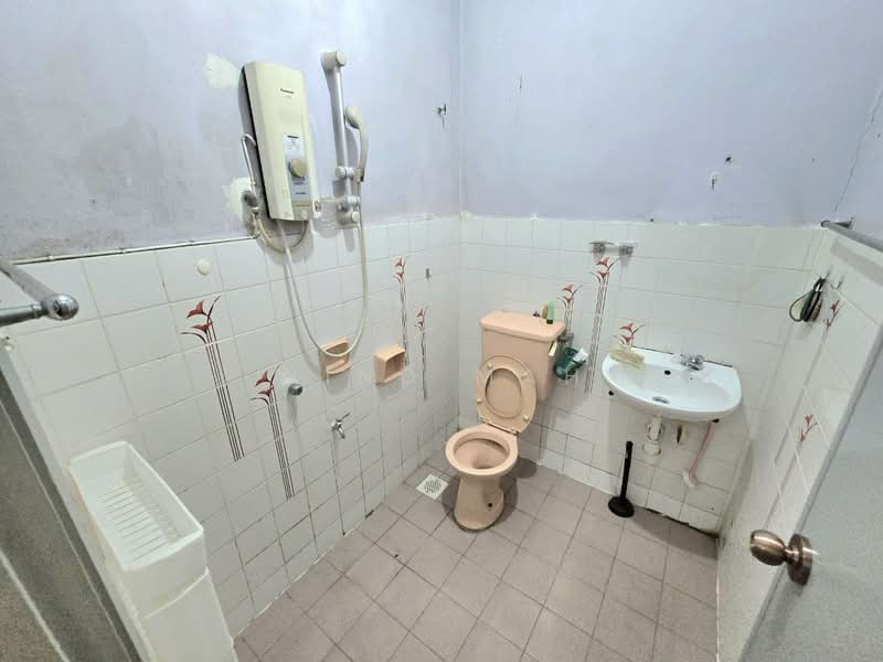 2-storey Terraced House for Sale in Bandar Sunway (Sunway) - Wind Mah - Bathroom - PropertyGuru.com.my