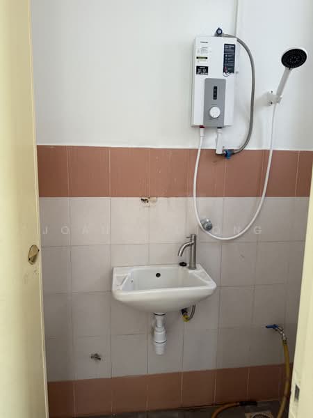 Pangsapuri untuk Disewa di Mentari Court - Joanne Diong - Bathroom - PropertyGuru.com.my
