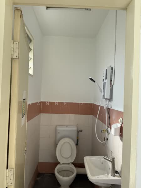 Pangsapuri untuk Disewa di Mentari Court - Joanne Diong - Bathroom - PropertyGuru.com.my