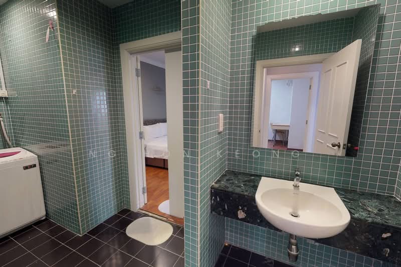 Servis Apartment untuk Dijual di Holiday Place (D-Villa Residence) - Ng Hon Keong - Bathroom - PropertyGuru.com.my