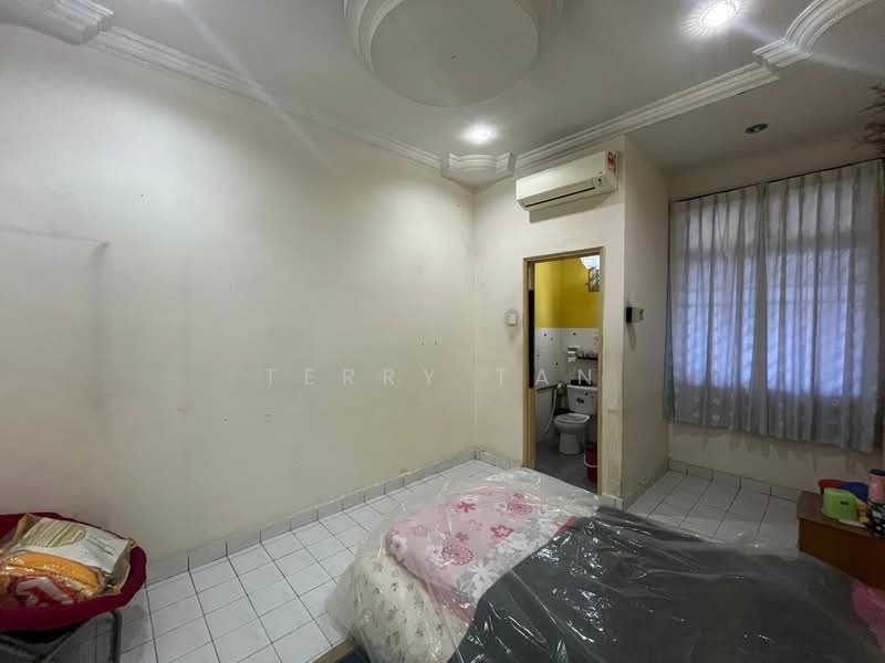 1-storey Terraced House for Sale in Taman Megah Ria (Masai) - Terry Tan - Bedroom - PropertyGuru.com.my