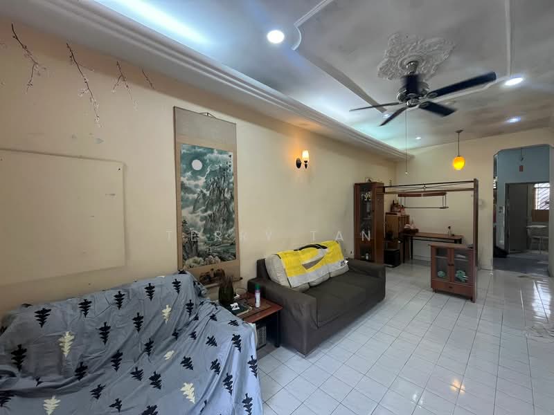 1-storey Terraced House for Sale in Taman Megah Ria (Masai) - Terry Tan - Living Room - PropertyGuru.com.my