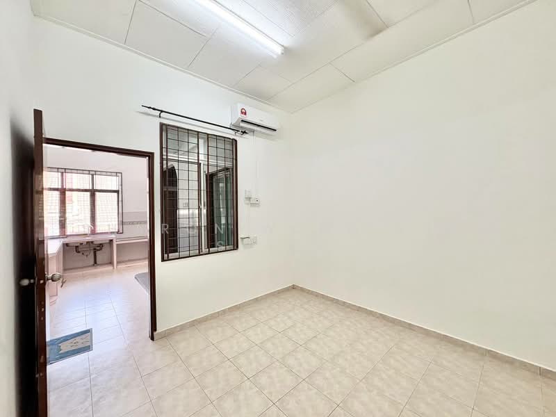 1-storey Terraced House for Rent in Taman Daya (Johor Bahru) - Sharon Wong Shu Shien - Kitchen - PropertyGuru.com.my