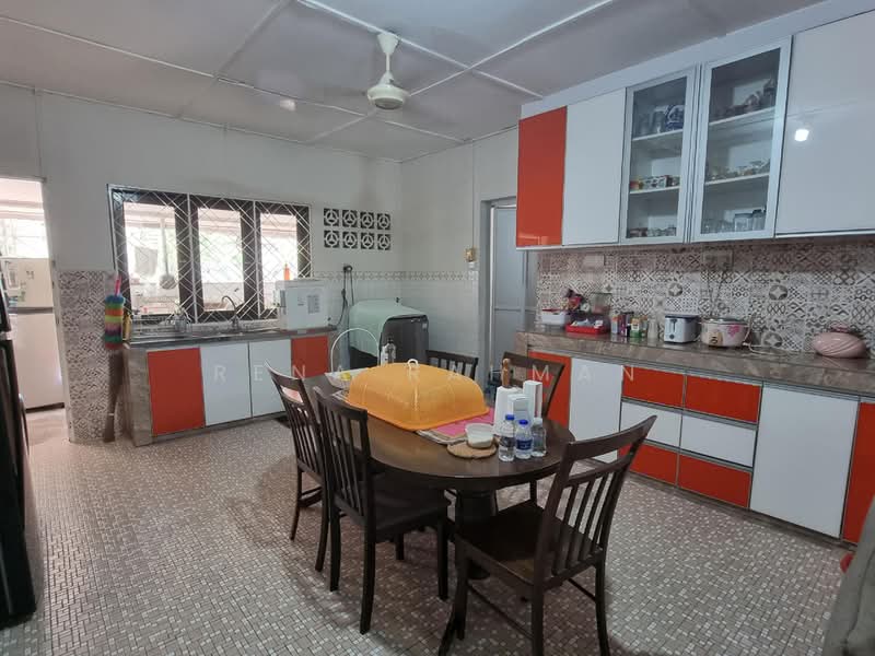 Rumah Banglo untuk Dijual di Kampung Tunku (Petaling Jaya) - Rena Rahman - Kitchen - PropertyGuru.com.my