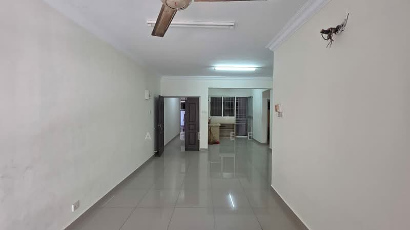 Kondominium untuk Dijual di Gurney Park Condominium - A Ee Ee - Living Room - PropertyGuru.com.my