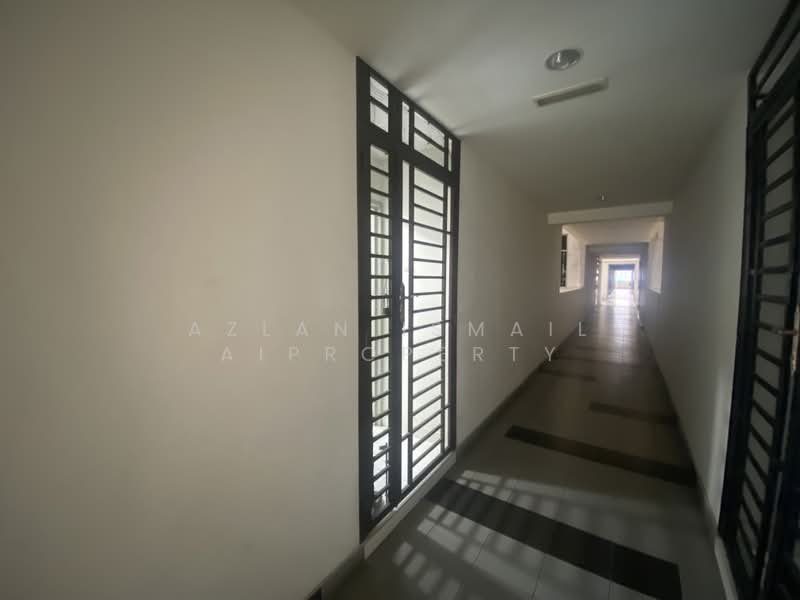 Apartment for Sale at The Twin Residences - Azlan Ismail aiproperty - Corridor - PropertyGuru.com.my