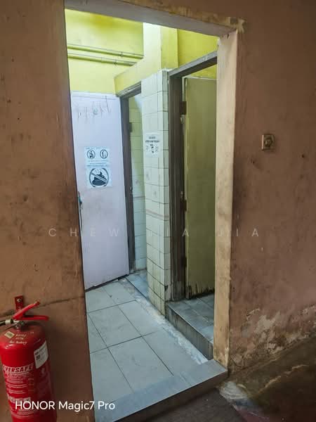 Terrace Factory for Rent in Kawasan Perindustrian Mount Austin (Tebrau) - Chew Jia Jia - Bathroom - PropertyGuru.com.my