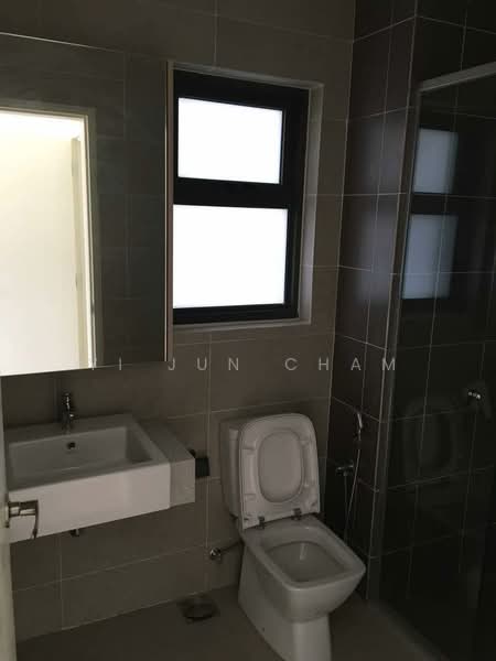 Kondominium untuk Disewa di Lakeville Residence - Yi Jun Cham - Bathroom - PropertyGuru.com.my