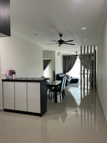Servis Apartment untuk Dijual di Pearl Suria - Janice Teh - Living Room - PropertyGuru.com.my