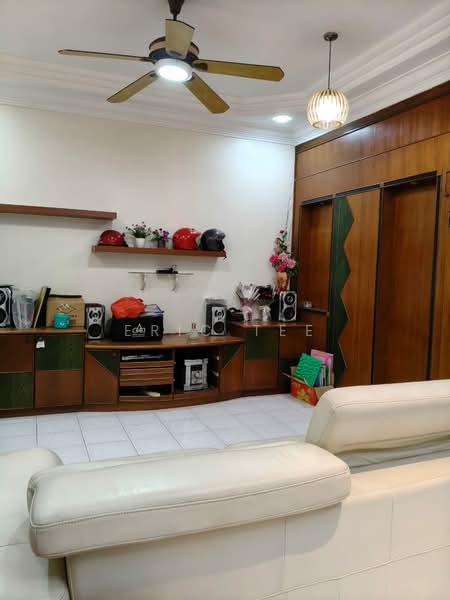 Rumah Teres 2 Tingkat untuk Disewa di Bandar Seri Alam (Masai) - Eric Tee - Living Room - PropertyGuru.com.my