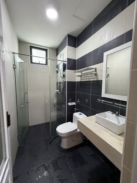 Service Residence for Sale at D'Secret Garden (Pangsapuri Kempas Indah) - AK TAY - Bathroom - PropertyGuru.com.my