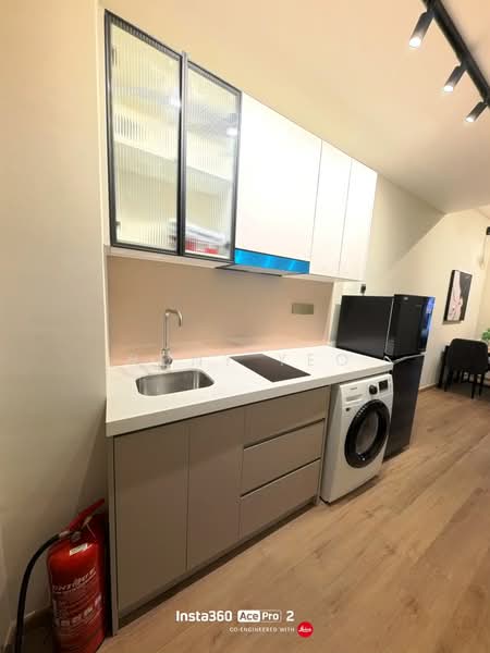 Servis Apartment untuk Disewa di Armani Raja Uda - Rony Yeo - Kitchen - PropertyGuru.com.my