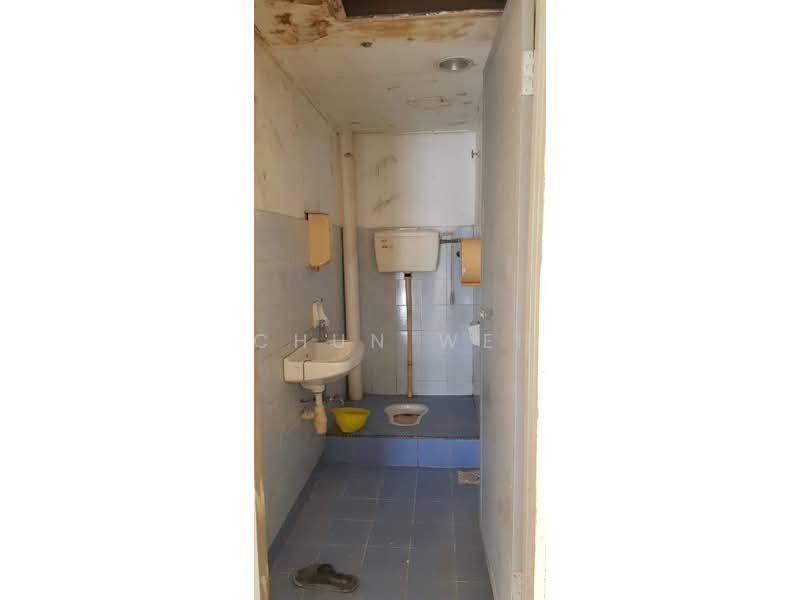 Shop / Office for Sale in Damansara Damai (Selangor) - Chun Wei - Bathroom - PropertyGuru.com.my