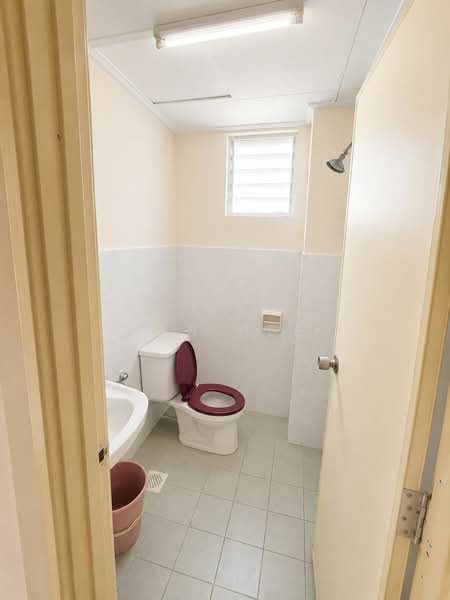 Pangsapuri untuk Dijual di Sentosa Court - Ian Hee - Bathroom - PropertyGuru.com.my