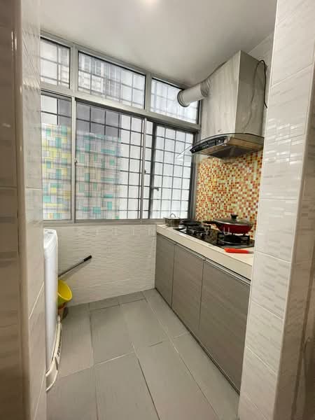Kondominium untuk Dijual di Amadesa Resort Condominium - Selina Yu - Kitchen - PropertyGuru.com.my