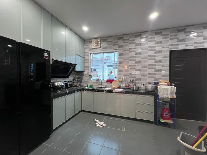 2-storey Terraced House for Sale in Taman Bestari Perdana (Pasir Gudang) - Azlan Ismail aiproperty - Kitchen - PropertyGuru.com.my