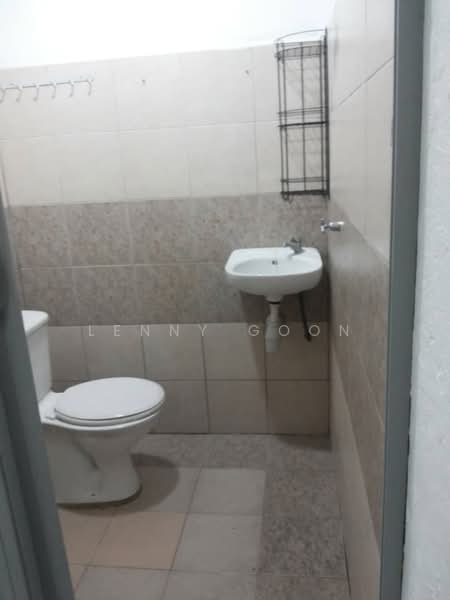 1-storey Terraced House for Sale in Kampung Sungai Nibong (Bayan Lepas) - Lenny Goon - Bathroom - PropertyGuru.com.my
