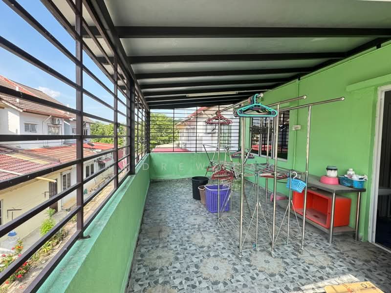 Rumah Teres 2 Tingkat untuk Dijual di Taman Tun Perak (Rawang) - Andrew Tan - Balcony - PropertyGuru.com.my