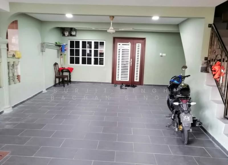 Rumah Teres 2 Tingkat untuk Dijual di Petaling Jaya (Selangor) - SURJIT SINGH BACHAN SINGH - Entrance - PropertyGuru.com.my